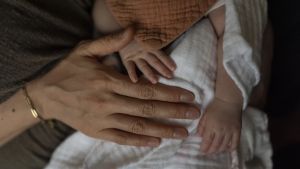 «Hilfe holen, ist Stärke, nicht Schwäche»: Warum wir über Depressionen rund um die Geburt reden müssen