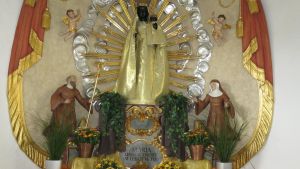 Kirchen- und Weinfest in einem: Zum Gottesdienst und auf den Weinberg