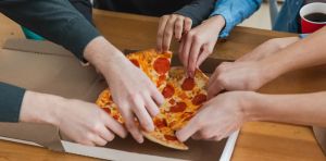 El declive de nuestra mejor herencia: por qué los jóvenes españoles están abandonando la dieta mediterránea