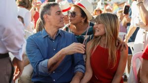 Los 'whatsapp' entre Leire Díez y el exasesor de Sánchez tras el retiro de cinco días del presidente: 