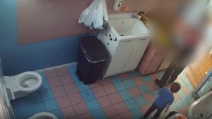 Choc al nido di Muggiò, parla un papà: “Lividi sul mio bambino, ora voglio sapere la verità”