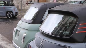 Patente a 16 anni per guidare le utilitarie