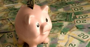 Why it’s ‘kinda chic’ to look average while quietly building wealth. Here are 6 tips to get you there
