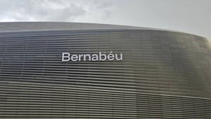Un Bernabéu sin Santiago ni trofeo