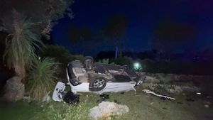 Fugge dopo l’incidente con feriti e si ribalta con l’auto in un giardino a Duino, il ragazzo si difende: «Ero sotto shock»