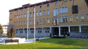 Caorle, non gli dà una sigaretta: turista rapinato da un ragazzo