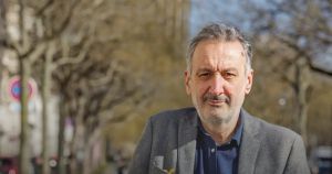 Avec «Ils ne sont pas d’extrême droite, ils font l’extrême droite», le journaliste Sylvain Bourmeau se pose en redresseur de torts des médias