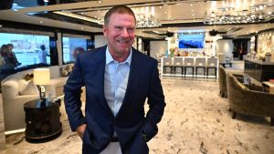 La diplomazia dello yacht, l’ambasciatore Usa in tour sul Boardwalk da mezzo miliardo: “Camp Darby risorsa Nato”