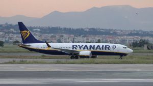 Extreme cabin heat leaves Ryanair passengers stripping, vomiting, and fainting