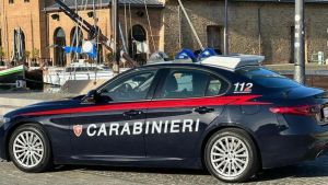 Maxi blitz dei Carabinieri dopo la rissa: sequestrati machete, coltelli e oltre un chilo di droga