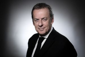 Contre l’extrême droite mais pas vraiment de gauche : Olivier Nora lance sa maison d’édition quatre mois après son éviction de Grasset par Bolloré