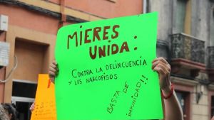 Los vecinos claman en las calles de Mieres contra los 