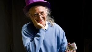 Adiós a Juan Tamariz: la frase vigente con la que nos hizo pensar a todos en el 'Un, dos, tres...'
