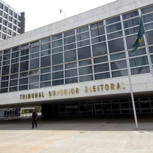 Fabricando eleições