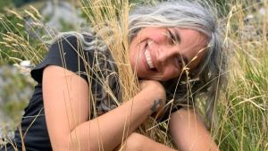 La scelta ‘selvatica’ di Eleonora: “Ho lasciato la moda per vivere nei boschi”