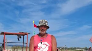 Paura al mare, padre e figlia trascinati al largo. Salvati a nuoto dai bagnini
