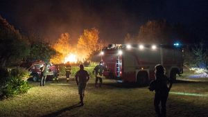 Buguggiate, incendio in un capanno con bombole Gpl: i pompieri evitano il disastro