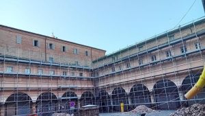 Cantiere al chiostro. Sveglia all’alba per i ragazzi del Campus