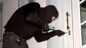 Ladri in due abitazioni. Colpi nel giro di 48 ore. Sale l’allarme sicurezza