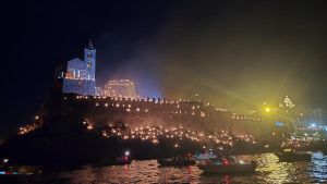 Un silenzio di speranza. La preghiera alla Madonna nella luce di San Pietro