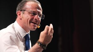 Cateno De Luca: “Inutile parlare di centro, non c’è spazio oltre i due poli. L’ago della bilancia sono io”