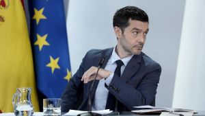 Consumo sanciona con un millón de euros a la empresa de alquiler de coches Avis por cobrar gastos adicionales a clientes multados por tráfico