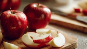 Why do cut apples turn brown or black? Simple kitchen hacks to keep slices fresh for long