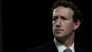 Perché Meta è crollata a Wall Street: il processo all’azienda di Zuckerberg e il rischio di una sanzione da 1.400 miliardi di dollari