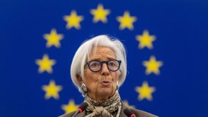 Lagarde reclama facilitar la inversión y la recuperar competitividad para que Europa no se pierda la revolución de la IA