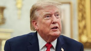 Trump sospende per tre giorni i nuovi dazi verso il Canada