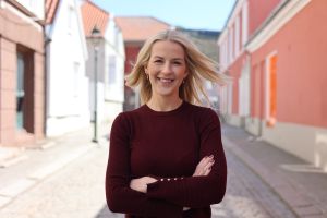 Flere unge kommer i jobb