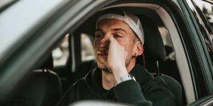 Männer, die sich bedroht fühlen