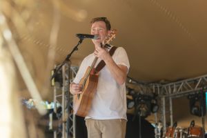 Singer-songwriter Andy Squyres kon zijn geloof niet geheel afbreken. ‘Christus bleef me achtervolgen’