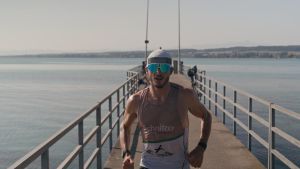 Für den Ironman spart Extremsportler Dominik Sowieja sogar an der Miete - nun startet er auf Hawaii