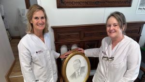 Los 150 años de la botica Campoamor de Navia: cuatro generaciones de una misma familia han trabajado detrás de su mostrador y una quinta se prepara para recoger el testigo