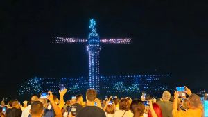 Mille droni sopra le rive di Trieste: tutti con il naso all’insù
