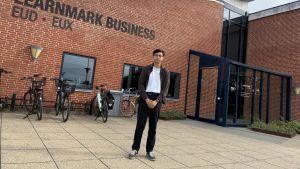 Learnmark forbyder eleverne at bruge ChatGPT: Ny chatbot skal få eleverne til at...