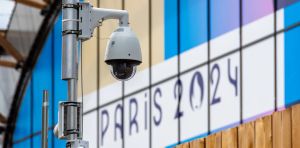 Réseaux sociaux, algorithmes, prison : vers l’hypersurveillance ?