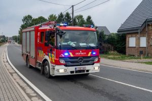 Belgique : le feu est « encerclé » mais les pompiers restent en alerte