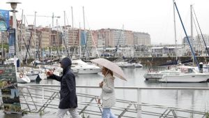 Adiós al verano en Asturias: un frente frío desplomará diez grados los termómetros a partir de mañana y la AEMET prevé lluvias generalizadas para todo el fin de semana