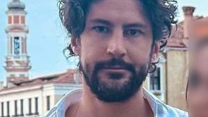 Massimiliano Gatti muore a 38 anni durante la vacanza in Messico: “Le scale dell’albergo non in sicurezza” /