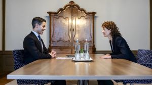 Confronteren Rob Jetten en Sophie Hermans ons nu met een heuse persbreidel?