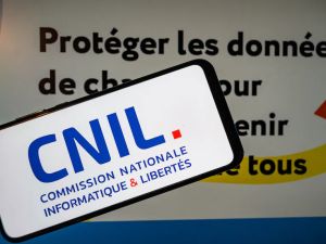 Fuites de données : l’État encaisse, les victimes paient
