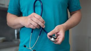 Maharashtra: Woman critical after doctors leave gloves, wipes in abdomen after C-section in Beed
