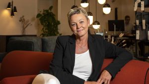 Efter 12 år slipper Mia sit hjertebarn - nu skal virksomheden videre med nye kræ...