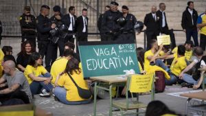 El Govern tratará de desactivar la huelga de docentes de inicio de curso anunciando más aulas de acogida