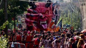 El Descenso Folklórico del Nalón, con más participación que nunca: 8.480 personas desfilarán en la gran fiesta de Laviana