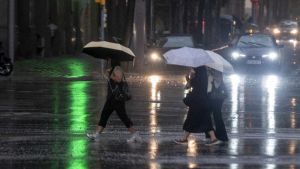Cambio de tiempo en España: la llegada de un frente provoca un desplome de los termómetros y enciende avisos por lluvias