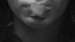 I femminicidi e la sindrome della crocerossina: perché le donne non troncano
