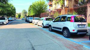 Pavia, mille firme contro gli stalli blu in zona stazione